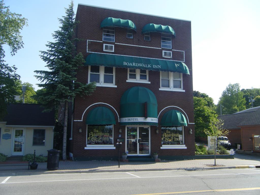 Boardwalk Inn St. Ignace Exterior foto