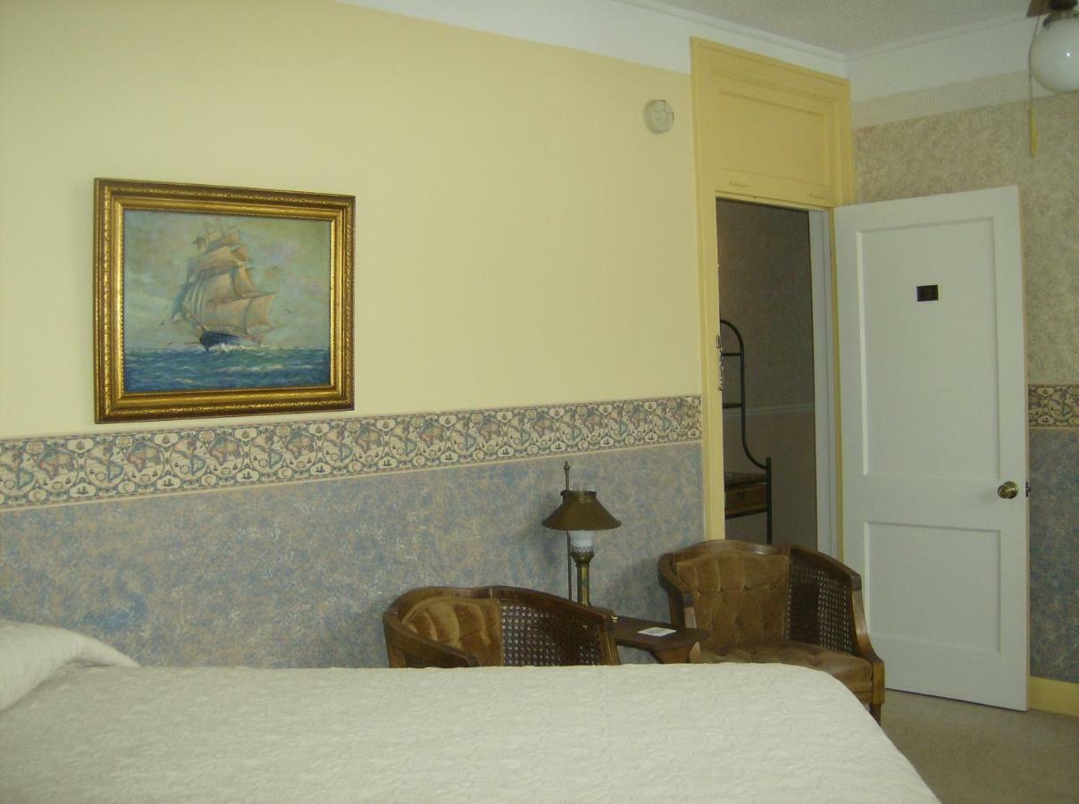 Boardwalk Inn St. Ignace Exterior foto