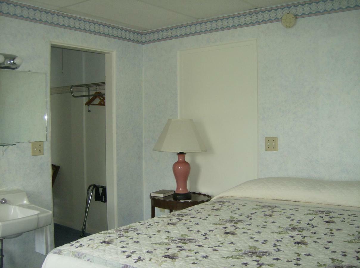 Boardwalk Inn St. Ignace Exterior foto