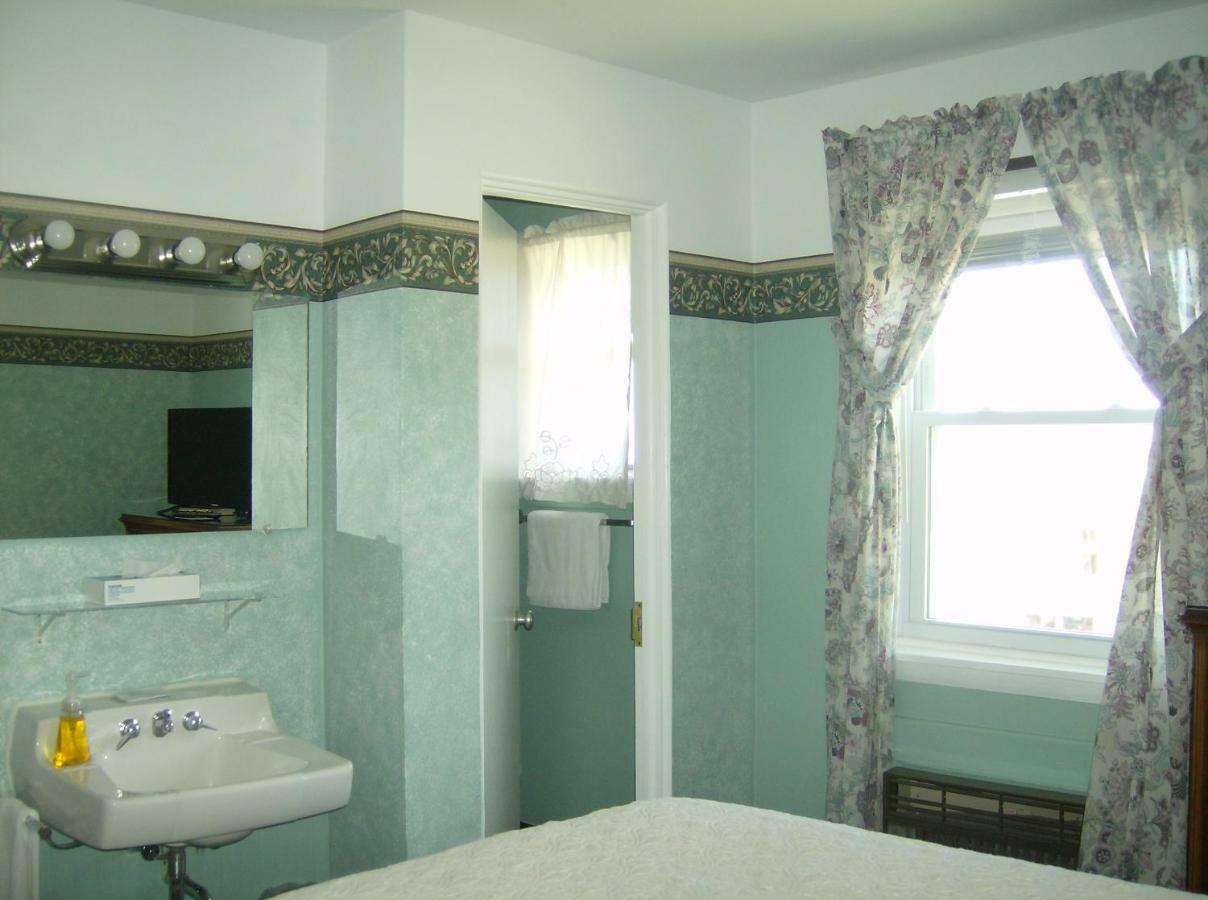 Boardwalk Inn St. Ignace Exterior foto