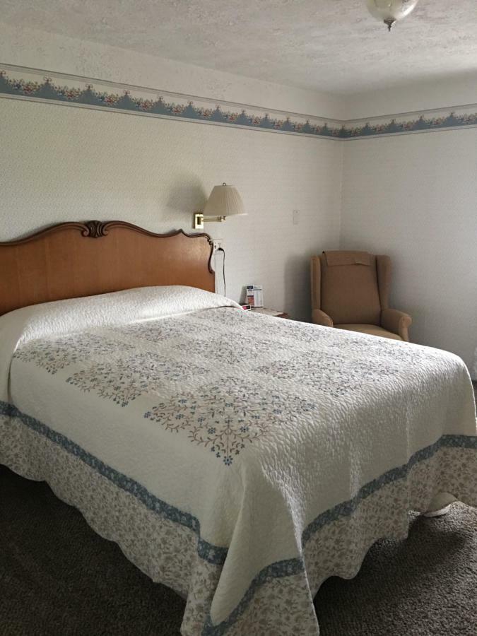 Boardwalk Inn St. Ignace Exterior foto