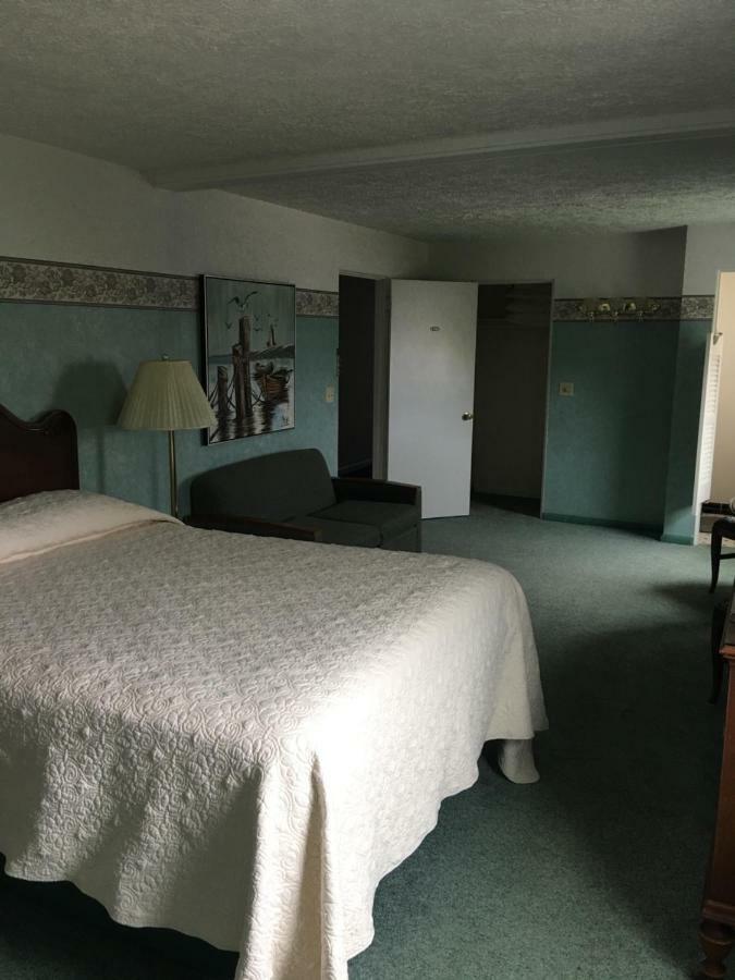 Boardwalk Inn St. Ignace Exterior foto